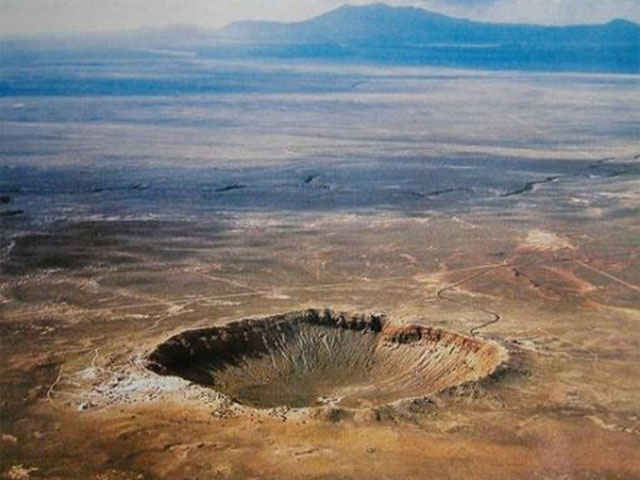 North West (África do Sul) - A Cratera de Morokweng se formou há 145 milhões de anos. Tem 70 km de diâmetro. Foi descoberta em 1994 no deserto de Kalahari e, 12 anos depois, pedaços de até 25 cm do asteroide foram encontrados.