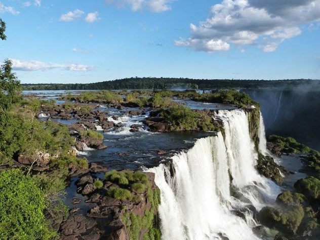 Cachoeiras e cataratas deslumbrantes pelo planeta 