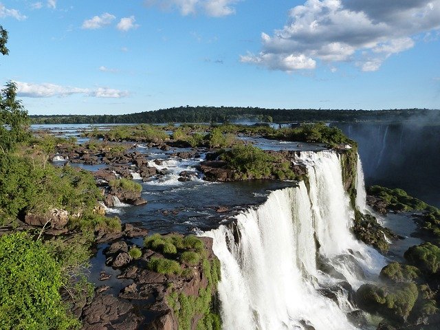 Cachoeiras são um espetáculo natural que enchem os olhos dos visitantes por todo o planeta. E algumas entram em qualquer lista das principais do planeta.  -  (crédito: willian hludke pixabay)