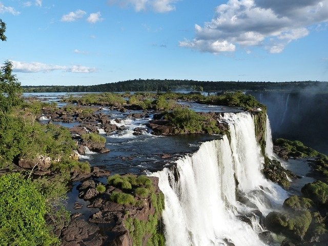 Cachoeiras e cataratas deslumbrantes pelo planeta