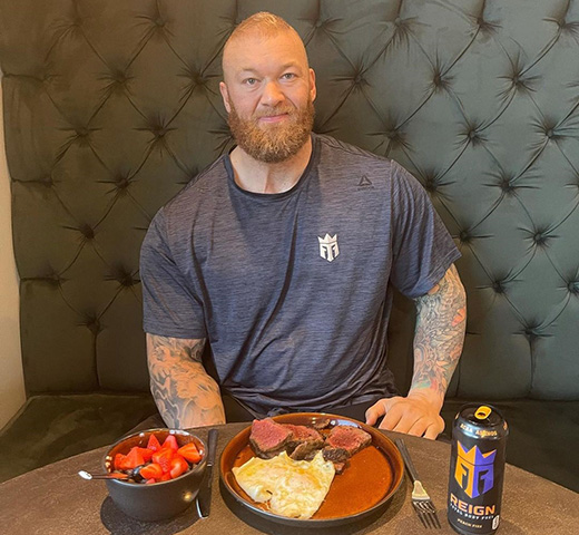 Em 2023, no entanto, uma notícia ruim: Julius e sua esposa Kelsey Henson anunciaram que perderam seu bebê, Grace Morgan Hafthorsdottir.