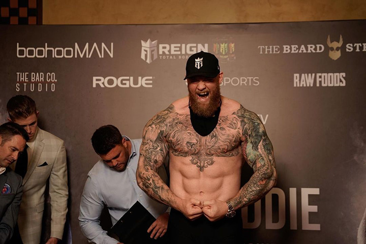 Hafthor ganhou a luta. A vitória veio por decisão unânime dos juízes e o embate ficou conhecido como 