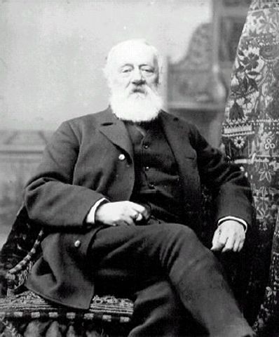 Hoje em dia, porém, ele é alvo de polêmica. Muitos atribuem o invento ao italiano Antonio Meucci (1808-1889) que, em 1856, havia criado o teletrofone.  