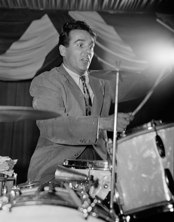 Gene Krupa (1909-1973) - O músico americano foi influente baterista de jazz, com formação tão sofisticada que deu aulas a Peter Criss, ex-baterista do Kiss. Nos anos 1940, tocou com Benny Goodman e Tommy Dorsey. 