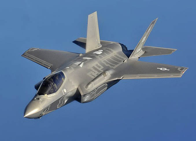 F-35 -  Caça multifunção supersônico furtivo de 5ª geração, desenvolvido para os governos de EUA, Reino Unido, Holanda, Austrália, Canadá, Itália, Dinamarca, Noruega, Turquia e de outros compradores, como Israel. É um dos mais usados no planeta. 