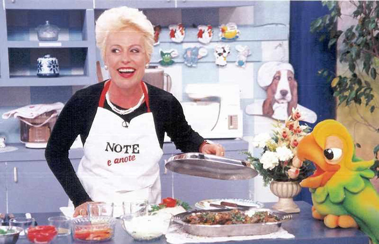 Ela voltou a trabalhar na TV em 1992, na Rede Record, onde produziu e apresentou “Note e Anote”, programa pelo qual recebeu vários prêmios e foi laureada no livro Guinness World Records pelo maior tempo de permanência no ar. Entretanto, teve divergências com a direção da Record e deixou a emissora.
