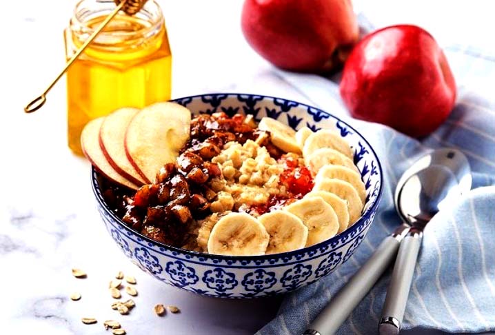 O mel fica ótimo em frutas, cruas ou assadas, sorvetes e  queijos. Pode ser usado nas mais variadas combinações tanto frias como aquecidas. - Reprodução do site institucional.beevabrazil.com