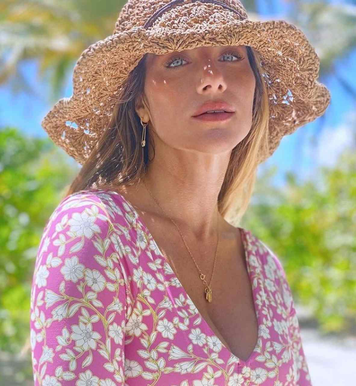 Conheça mais, a seguir, sobre a trajetória de Giovanna Ewbank. Nascida em 14 de setembro de 1986, na cidade de São Paulo, é uma atriz, modelo, apresentadora e influenciadora com mais de 29 milhões de seguidores no Instagram, conhecida por ter atuado e apresentado alguns programas na TV Globo.
