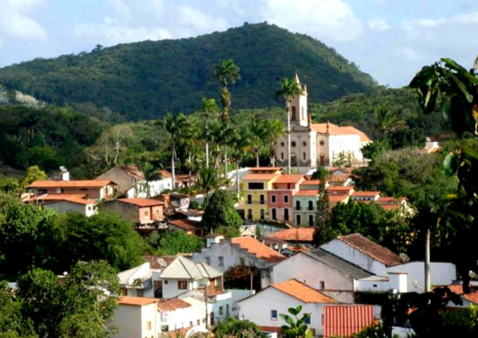 <p>Guaramiranga (CE) – Apesar de ser colonizada por portugueses, é apelidada de “Suíça cearense” e “Cidade das Flores”. Nesta região serrana os termômetros marcam entre 15ºC e 23ºC. Com paisagem natural, o lugar também é propício para o ecoturismo.</p>
