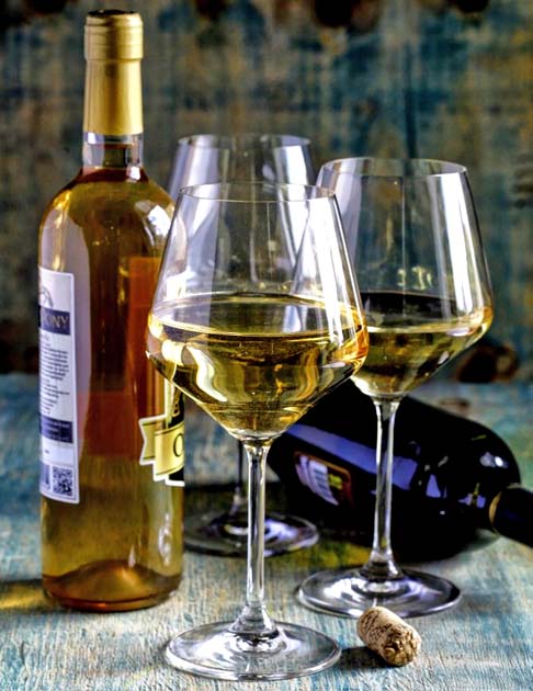 O hidromel Ã© uma das bebidas alcoÃ³licas mais antigas, elaborado a partir da fermentaÃ§Ã£o de mel diluÃ­do em Ã¡gua.