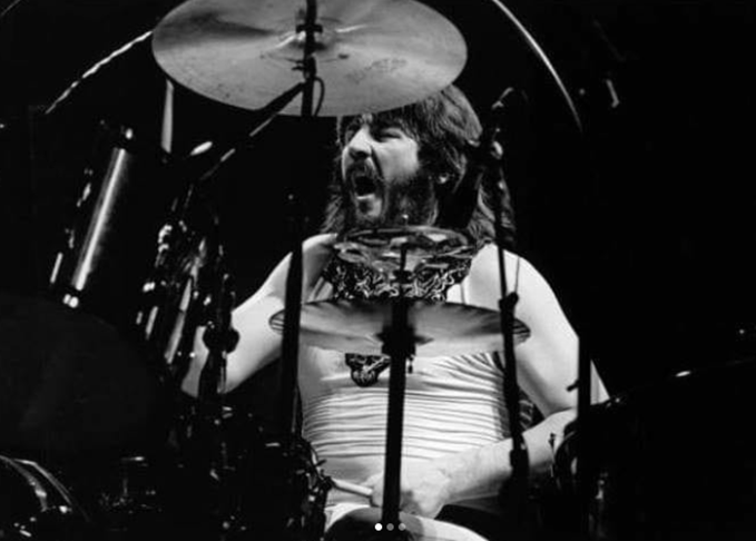 John Bonham (1948-1980) - O músico britânico já era conhecido antes de ingressar na banda Led Zepellin (1968), mas foi no grupo que ele se projetou mundialmente. Chamado de Bonzo, é a grande referência entre os bateristas no planeta.  