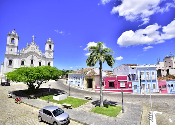 <p>Penedo (AL) – A Penedo de Alagoas, fundada no século XVI por colonizadores portugueses, possui um centro histórico charmoso com arquitetura europeia. Destaque para as igrejas dos séculos XVII e XVIII, além de  museus.</p>
