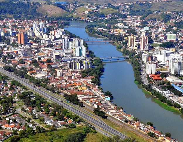 <p>Resende (RJ) –  Os primeiro colonos que chegaram à região foram os suíços e, em seguida, os alemães. Implantaram sua cultura, que foi preservada pelos descendentes. O frio da montanha também favorece a impressão de um clima europeu. A paisagem natural atrai para rapel e escalada na Serrinha do Alambari.</p>
