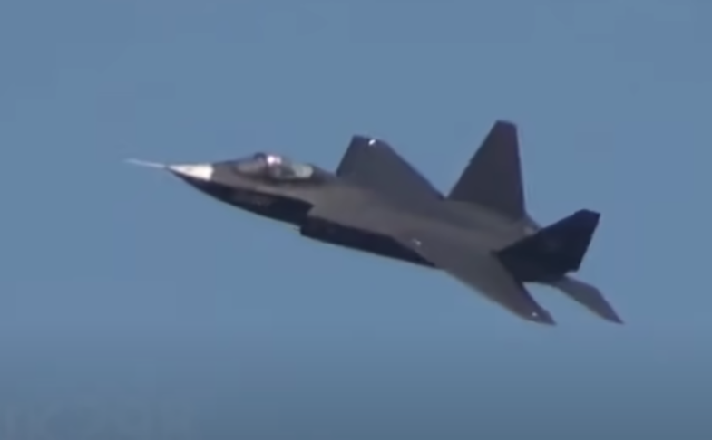 A aeronave também é adaptada para o lançamento por catapulta eletromagnética do porta-aviões Type 003, em vez de depender das rampas de “ski jump” usadas nos dois primeiros porta-aviões chineses.