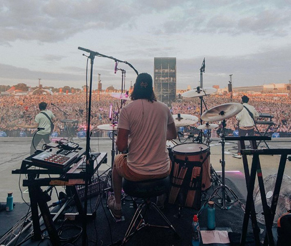 Após dois anos sem acontecer devido à pandemia de Covid-19, o Lollapalooza voltou nos dias 25, 26 e 27 de março de 2022.
-Reprodução Instagram @wombatsofficial