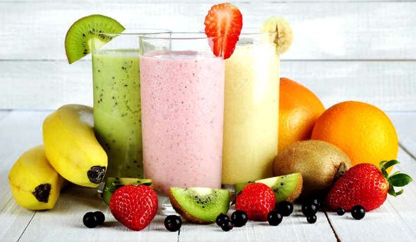 O mel é um prebiótico muito potente que nutre as bactérias boas que vivem no organismo. Facilita a digestão e ajuda a regular o intestino. Pode ser batido com frutas para vitaminas. - Reprodução do site vix.com/pt/bdm/corpo/
