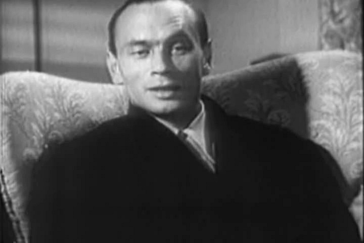 Brynner tornou-se um mito ao raspar a cabeça para um papel teatral em ''O Rei e Eu