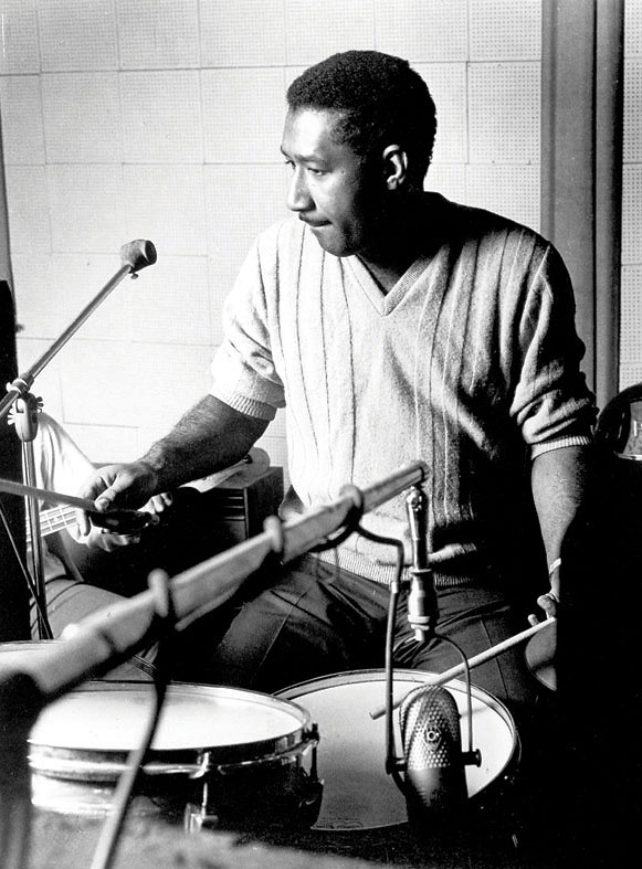 Al Jackson Jr (1935-1975) - O músico americano foi baterista, produtor e compositor. Ele fundou o M.G.s, grupo de estúdio que trabalhava para a Stax Records e fabricava os seus próprios instrumentos. 