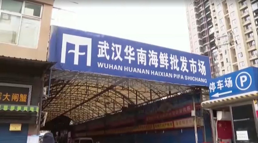 Vale recordar que os primeiros casos de COVID-19 surgiram em dezembro de 2019, em Wuhan, na China, onde também foi registrada a primeira morte oficial no dia 9 de janeiro de 2020. O avanço rápido da doença levou ao isolamento da cidade em 23 de janeiro, mas o vírus já havia começado a se espalhar pelo mundo, e o primeiro caso fora da China foi confirmado na Tailândia em 13 de janeiro.
