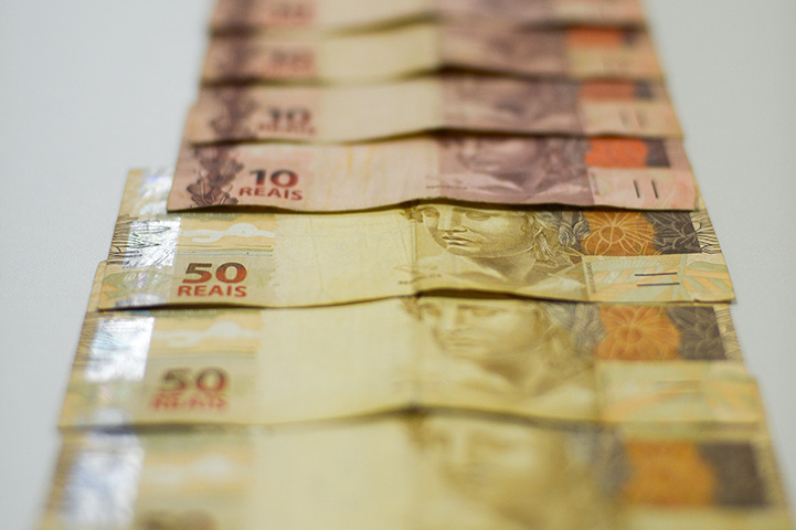 O processo faz parte de uma política contínua de renovação do papel-moeda brasileiro. Em julho de 2024, o BC publicou uma instrução normativa reforçando os procedimentos para recolhimento das cédulas antigas, justamente em um momento em que as transferências instantâneas e os pagamentos digitais ganham cada vez mais espaço no cotidiano dos brasileiros. 
