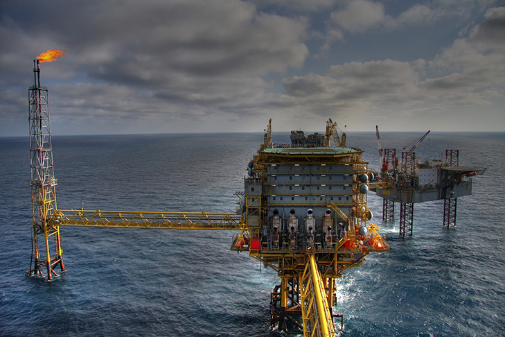 Embora o avanço das energias renováveis esteja mudando o panorama, o petróleo continua a ser um componente fundamental na matriz energética global e na infraestrutura de transporte. O Canadá, com cerca de 5,21milhões de barris diários, e o Irã, com aproximadamente 3,9 milhões completam o Top-5.