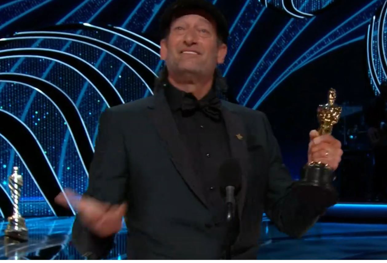 Depois, Troy Kotsur, que também é surdo, ganhou o prêmio de Melhor Ator Coadjuvante, pela atuação em 