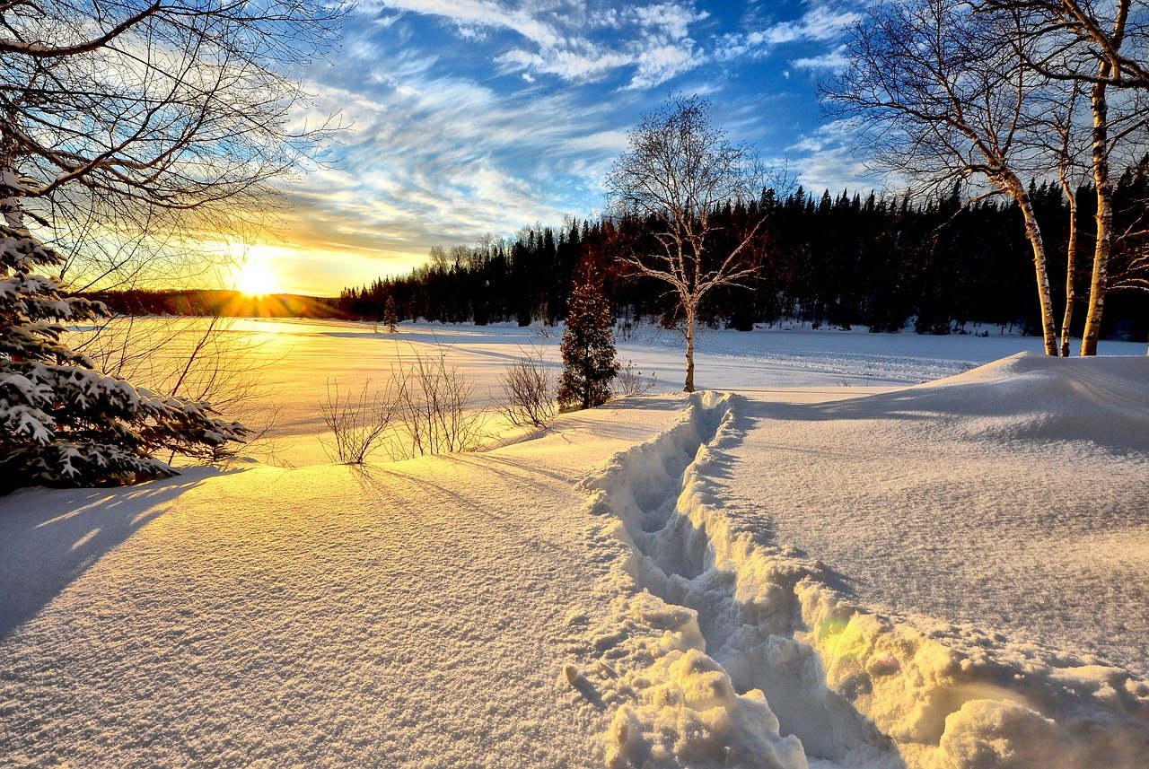 Em certos lugares no mundo, o frio é permanente - mesmo quando o sol aparece - e, em determinadas épocas do ano, chega a patamares impressionantes. São lugares que têm invernos rigorosos e onde a neve e o gelo são presenças constantes.  -  (crédito: Alain Audet pixabaay)