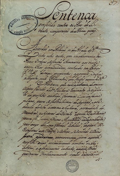 Foi no oratório da cadeia que Tiradentes e outros 10 acusados ouviram o anúncio da condenação na manhã de 19 de abril. Todos foram condenados à morte. Na foto, a sentença. 