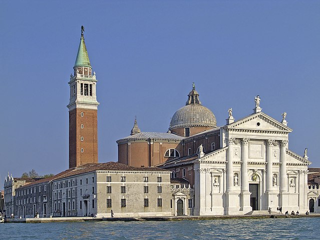 Em Veneza, um dos cartÃµes postais mais difundidos, com uma igreja e um torre imponentes, se refere a SÃ£o Jorge. Trata-se da BasÃ­lica de SÃ£o Jorge Maior (San Giorgio Maggiore)  