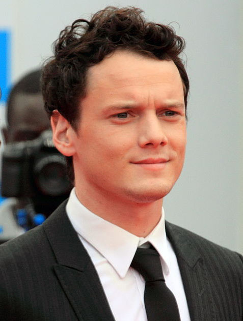 Anton Yelchin - Cantor russo da banda Hammerheads (e ator da série Star Trek)  - Morreu em 19/6/2016 - Acidente de carro.  