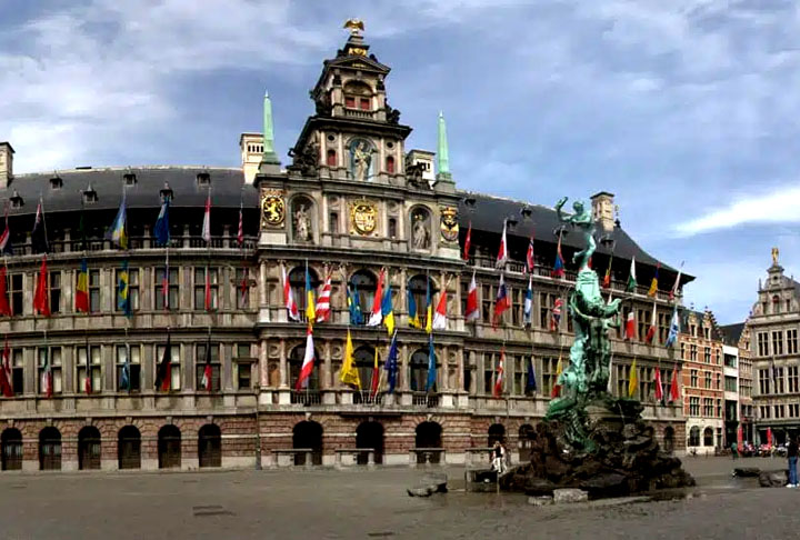 3ª - Antuérpia, Bélgica: A cidade portuária não tem uma pontuação forte em matéria de ciclovias criadas, mas dispõe de um importante sistema de partilha de bicicletas e de eventos como 