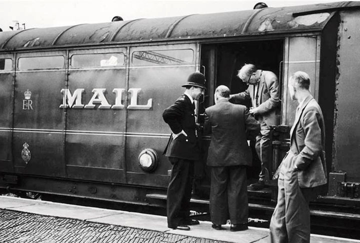 Ã? o caso do lendÃ¡rio assalto ao trem pagador, em Buckinghamshire, na Inglaterra. Em 8 de agosto de 1963, duas gangues se juntaram para assaltar uma locomotiva postal que ia de Glasgow (EscÃ³cia) para Londres (Inglaterra). Os bandidos levaram 2,6 milhÃµes de libras esterlinas (US$ 4,2 milhÃµes).  