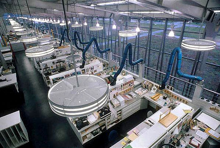 Tem 54 milhões de materiais, focados na preservação da identidade e na memória da história do país. 