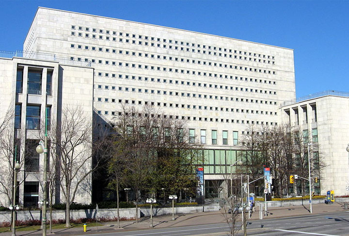 Biblioteca e Arquivos do Canadá - Fica na capital Ottawa. Inaugurada em 1952, absorvendo o Arquivo Nacional fundado em 1872. 