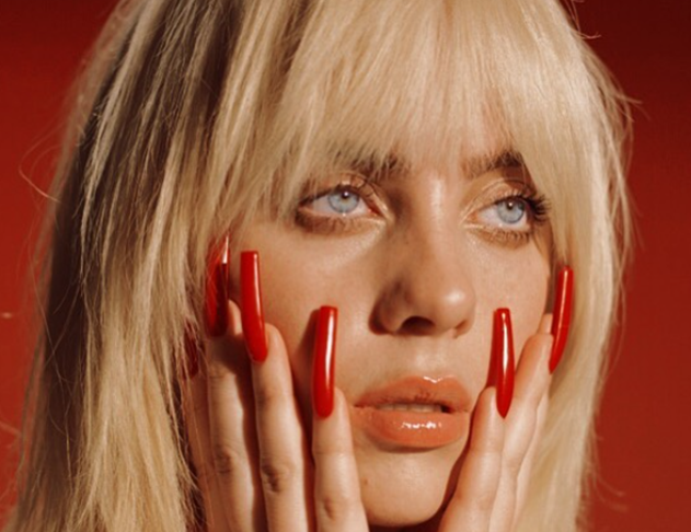 Billie Eilish - A cantora, vencedora do Oscar 2022 pela música de 007 e do Oscar de 2024 pela canção de Barbie, disse que desde os 12 anos é vegana, pois ficou sabendo das práticas das indústrias de carne e não poderia aceitar o sofrimento dos animais. 