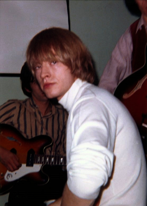 Brian Jones - O músico inglês, um dos fundadores da banda Rolling Stones, foi encontrado morto no fundo de sua piscina, em 3/7/1969, aos 27 anos. 
