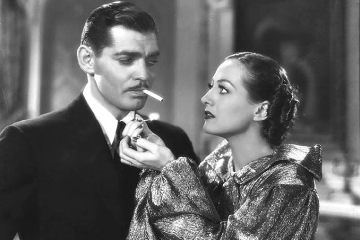 Curiosidade: na Segunda Guerra Mundial, Clark Gable se ofereceu como voluntário. Ele era o ator preferido de Adolf Hitler, que, ao saber da presença de Gable no front, ofereceu uma recompensa por sua captura. Mas Gable escapou e, no retorno aos EUA, recebeu medalhas pelas cinco missões de combate em bombardeios. 