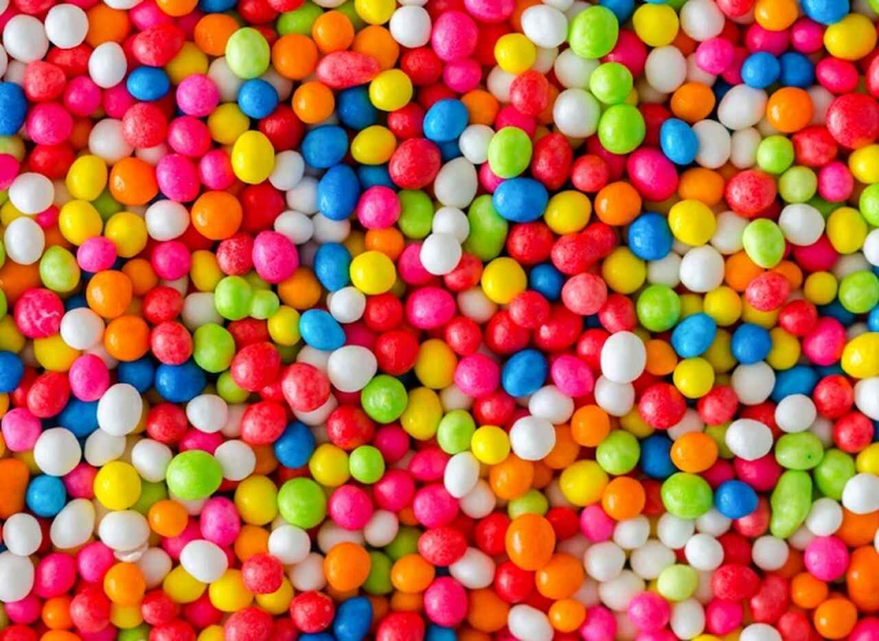Eles também podem ser prejudiciais à saúde e apresentarem isolados proteicos, agentes de massa, espessantes, emulsificantes, corantes, aromatizadores e realçadores de sabor.-Freepik