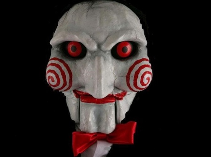 Jigsaw é um dos maníacos mais marcantes do cinema de terror e isso graças ao seu sucesso na primeira edição de "Jogos Mortais". O personagem acabou protagonizando uma franquia de sucesso no telão.  
