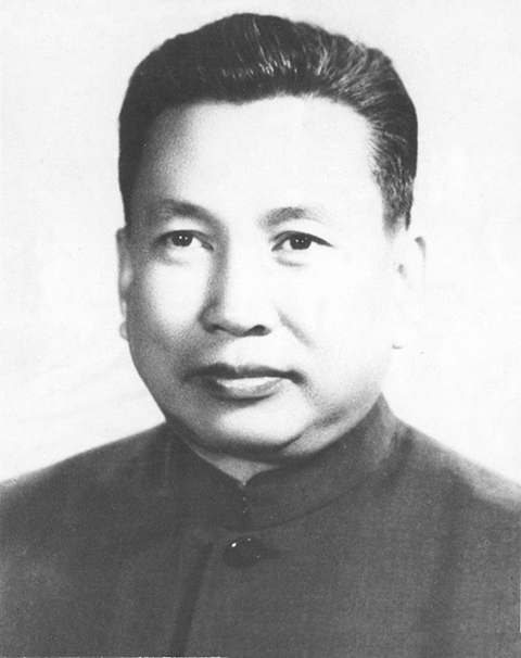 De 1975 a 1979, houve o genocídio cambojano. O regime comunista do Khmer Vermelho,  de Pol Pot (foto), fez massacres sistemáticos para implantar uma república agrária socialista. Estima-se até 3 milhões de mortos (33% da população do Camboja). 
