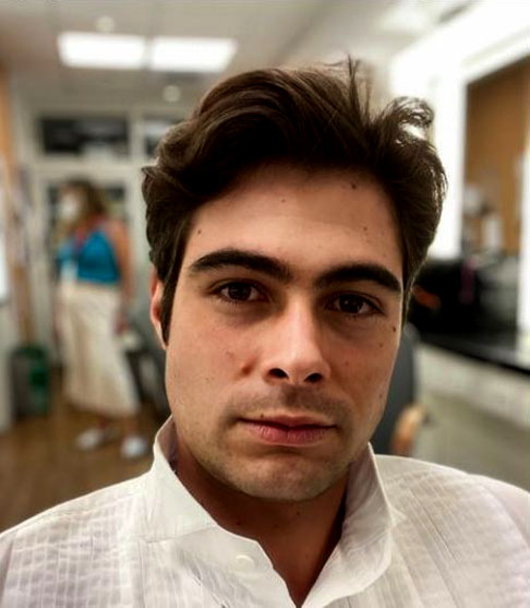 <p>Rafael Vitti: Nascido em 1995, é filho do ator João Vitti. Ganhou projeção nacional ao protagonizar a temporada de 2014 de “Malhação”. Em seguida, consolidou sua presença na televisão com papéis de destaque em novelas como “Rock Story”, “Verão 90” e “Além da Ilusão”.</p>
