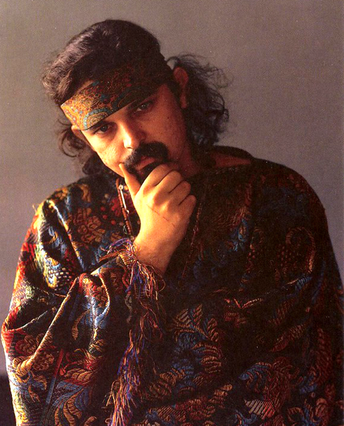 Ron McKernan - Vocalista e tecladista americano da banda Grateful Dead - Morreu em 8/3/1973 - Hemorragia causada por alcoolismo. 