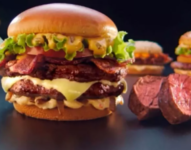 As reclamações surgiram por causa da falta de picanha no sanduíche que levava o nome de Mc Picanha. Isso virou alvo de queixas nas redes sociais, pois os consumidores se sentiam lesados. 