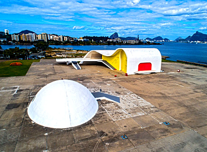 O teatro fica em Niterói, na Região Metropolitana do Rio, e integra o Caminho Niemeyer, complexo de espaços culturais que fazem referênci ao ícone da arquitetura mundial. 