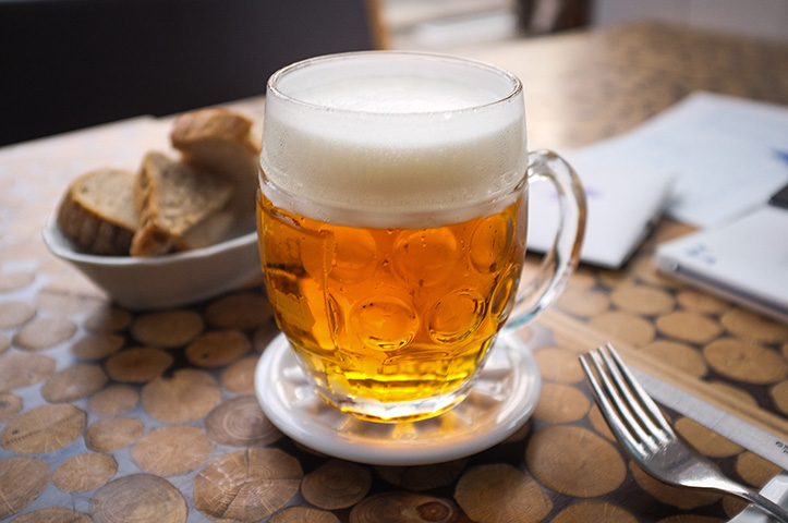 Que a cerveja é uma das bebidas mais populares do mundo, ninguém discute. Mas a preferência por um tipo ou outro da bebida depende do gosto de cada um.  -  (crédito: pxhere.com)