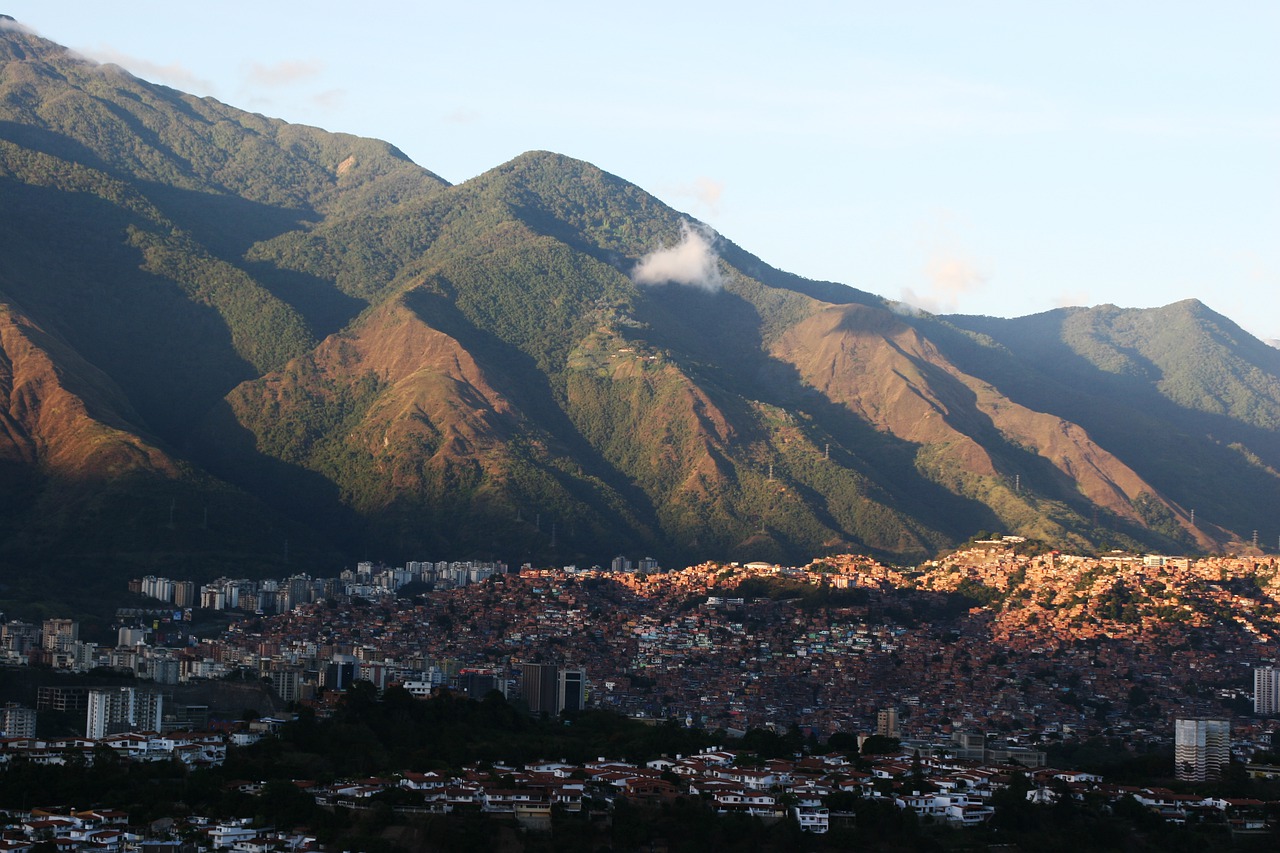 Venezuela (América do Sul): 14 pontos - Capital: Caracas.  População: 28,4 milhões   