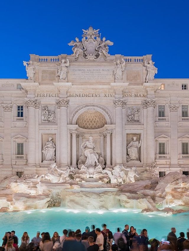 Fontana di Trevi (1732-1762): A maior fonte barroca de Roma, famosa por suas esculturas de Netuno. Diz a lenda que jogar uma moeda garante o retorno à cidade-Thomas Wolf wikimedia commons 