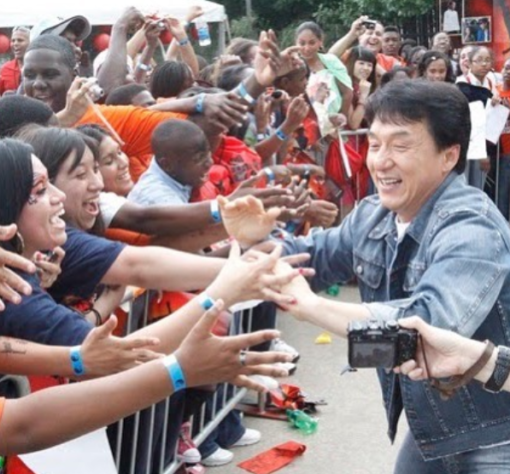 Pobreza, abandono, filhos rebeldes: vida de Jackie Chan parece filme