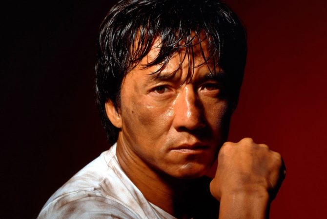 Abandono, pobreza, filhos rebeldes: vida de Jackie Chan parece filme