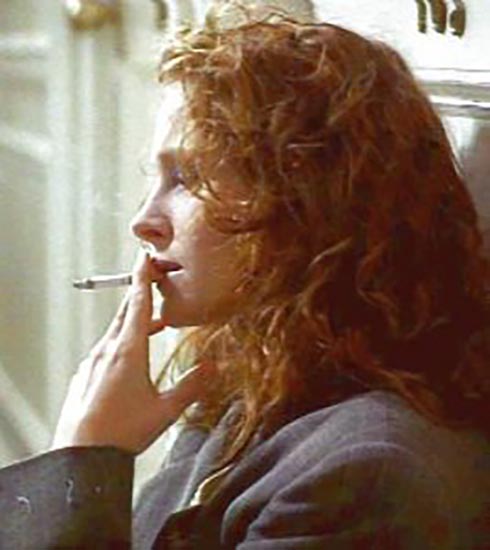 Mais recentemente, o cigarro ainda marcava presença, embora com menos intensidade e sem associação a charme e elegância. Além disso, passou a haver uma resistência a esse tipo de apelo.-divulgação